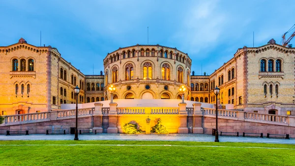 Oslo Parlement in de schemering — Stockfoto