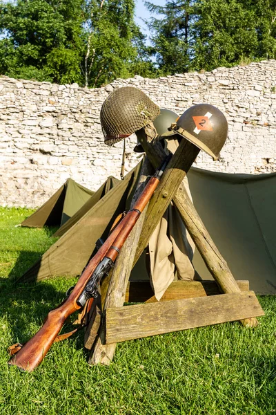 Ww2 Wapens Helmen Tentoongesteld Bij Een Enactment Amerikaanse Helmen Garand — Stockfoto