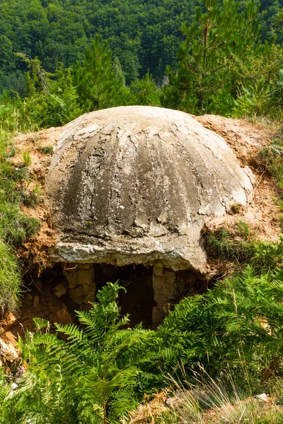 Typiska Gamla Förfallna Ruiner Betongbunker Byggd Kommunisttiden Albanien — Stockfoto