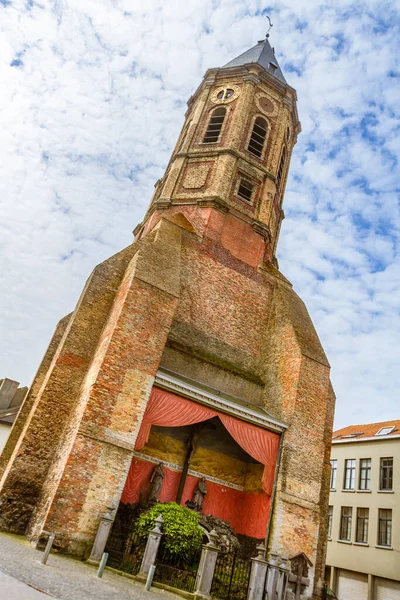 Пепербус Средневековая Башня Сожгла Церковь Святого Петра Церковь Золотыми Часами — стоковое фото