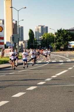 3 Rd Wizz Air Katowice Yarı Maraton, Katowice, Silesia, Polonya. 19 Haziran 2021. Bu yıl Wizz Air Katowice Maratonu yarı maraton, bayrak maratonu ve 5 km 'lik bir yarıştı..
