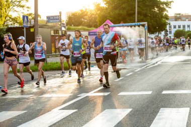 3 Rd Wizz Air Katowice Yarı Maraton, Katowice, Silesia, Polonya. 19 Haziran 2021. Bu yıl Wizz Air Katowice Maratonu yarı maraton, bayrak maratonu ve 5 km 'lik bir yarıştı..
