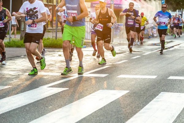 3 Rd Wizz Air Katowice Yarı Maraton, Katowice, Silesia, Polonya. 19 Haziran 2021. Bu yıl Wizz Air Katowice Maratonu yarı maraton, bayrak maratonu ve 5 km 'lik bir yarıştı..