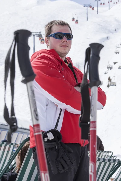 Young man skiing — Stock Photo, Image