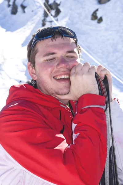 Young man skiing — Stock Photo, Image