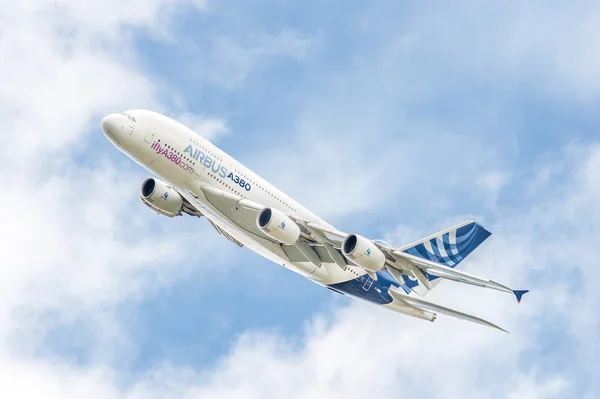 A380 auf niedrigem Niveau — Stockfoto