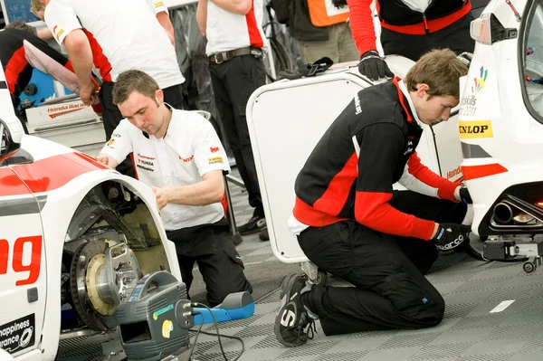 Honda wyścigu mechanika — Zdjęcie stockowe
