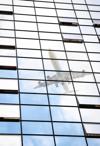 Passenger jet reflection — Stock Photo, Image