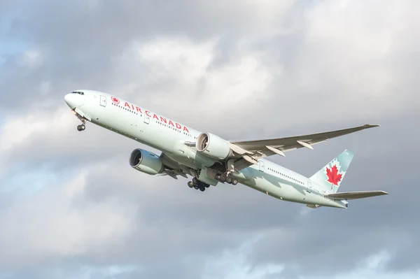 Boeing 777 Air Canada Stock Photo