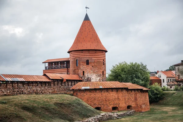 Старый средневековый замок в Каунасе — стоковое фото