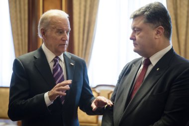 Joe Biden ve Petro Poroshenko
