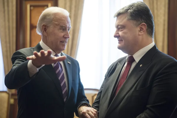 Joe Biden y Petro Poroshenko — Foto de Stock