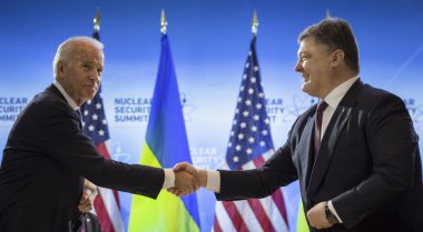 Joe Biden ve Petro Poroshenko