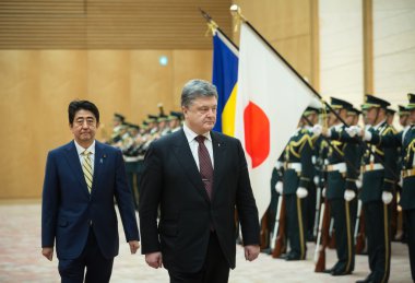 Petro Poroshenko ve Şinzo Abe