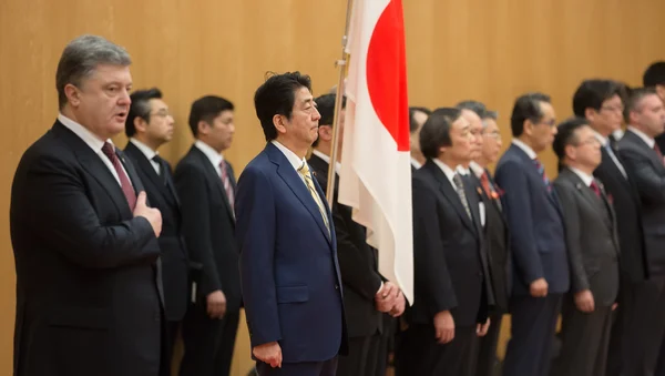 Petro Poroshenko och Shinzo Abe — Stockfoto