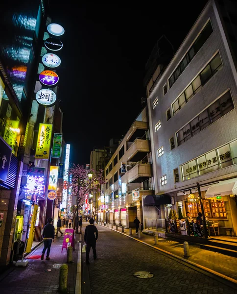 Straßen und Nachtlichter von Tokio — Stockfoto