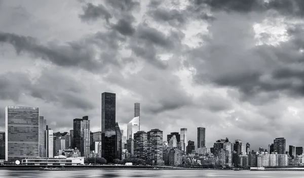 Skyline del centro di Manhattan — Foto Stock