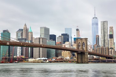 Manhattan Skyline ve Brooklyn Köprüsü