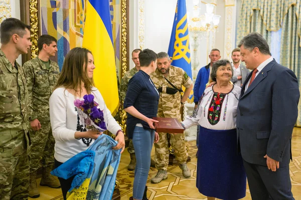 Held van de Oekraïne Nadiya Savchenko na bevrijding van Russische p — Stockfoto