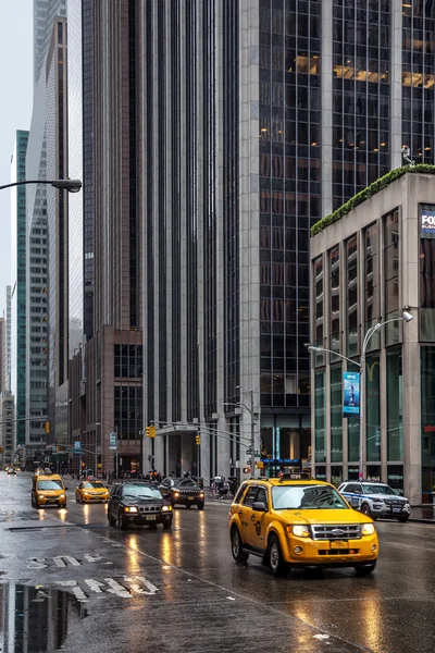 Strade di Manhattan in un giorno di pioggia — Foto Stock