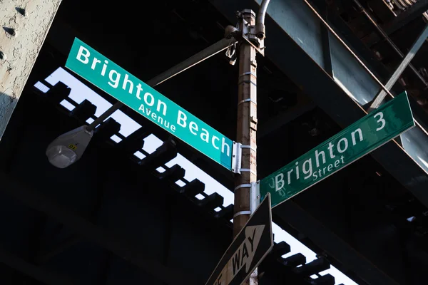 Brighton Beach avenue için sokak işaretleri — Stok fotoğraf