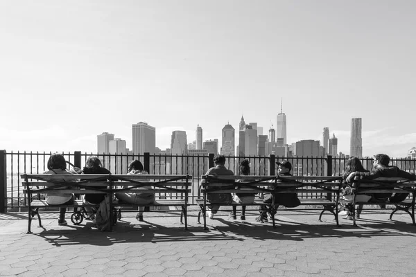 De skyline van Manhattan van Brooklyn Heights Promenade — Stockfoto