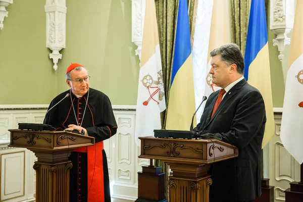 Petro Poroshenko y el cardenal Pietro, secretario de Estado del Vaticano — Foto de Stock