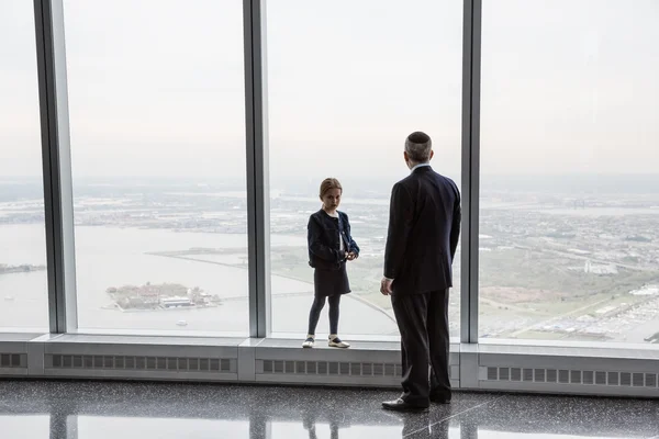 Folk i One World Observatory i New York City – stockfoto