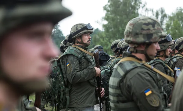 Солдати на навчальний центр національної гвардії України — стокове фото