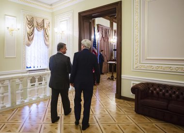 John Kerry ve Petro Poroshenko