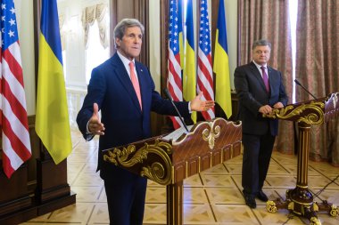 John Kerry ve Petro Poroshenko