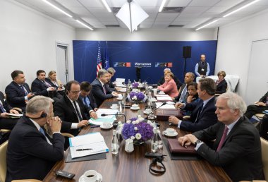 Warshaw'da NATO zirvesi