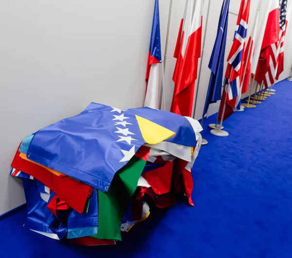 Banderas de los países participantes en la cumbre de la OTAN — Foto de Stock