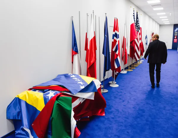 NATOサミットに参加する国の旗 — ストック写真