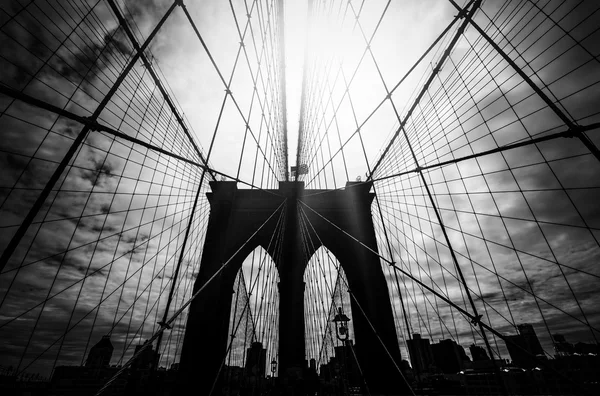 Silueta puente de Brooklyn — Foto de Stock