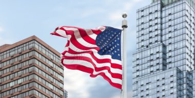 Arka bina üzerinde Amerikan bayrağı