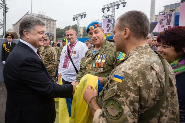 Presidente da Ucrânia Petro Poroshenko parabenizou ucranianos o — Fotografia de Stock