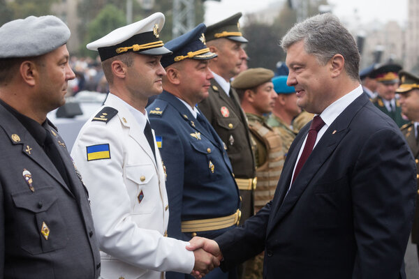 Президент Украины Петр Порошенко поздравил украинцев с
