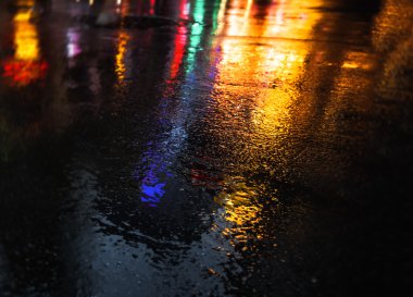 NYC sokaklarında yağmur ıslak asfalt üzerine düşünceler ile sonra