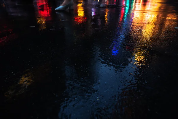 NYC streets after rain with reflections on wet asphalt — Stock Photo, Image