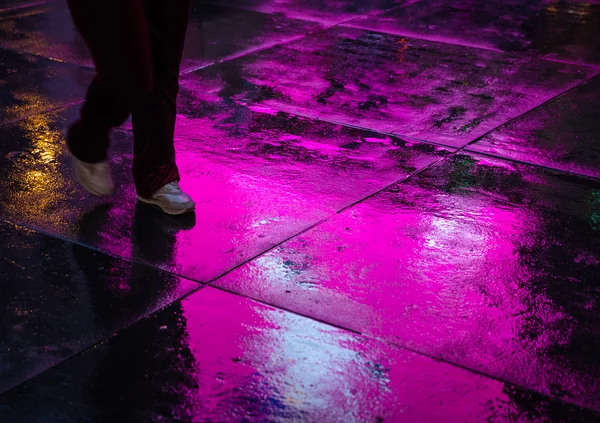 NYC rues après la pluie avec des reflets sur l'asphalte humide — Photo