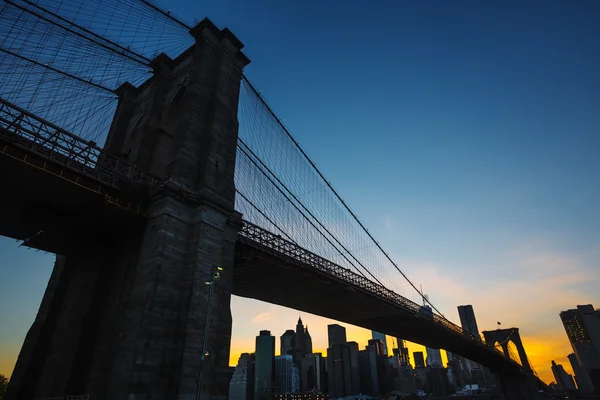 Manhattan Skyline s Brooklynským mostem — Stock fotografie