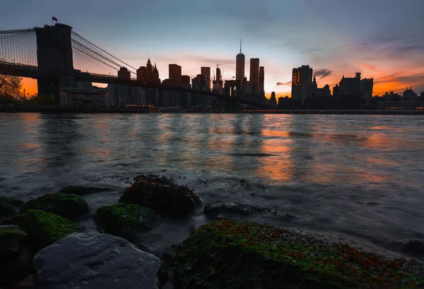 Manhattan skyline with Brooklyn Bridge — Stock Photo, Image