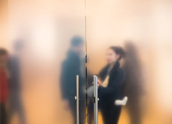 People inside Museum of Modern Art in NYC — Stock Photo, Image