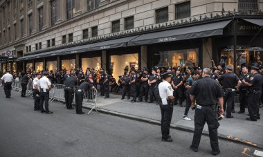 New York sokaklarında polis grup