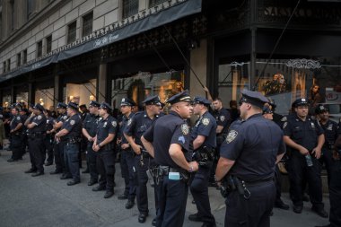 New York sokaklarında polis grup
