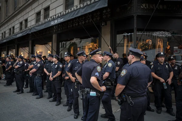 New York sokaklarında polis grup