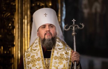 KYIV, UKRAINE - 15 Aralık 2020: Birleşme Konseyi 'nin ikinci kuruluş yıldönümü vesilesiyle kutlama hizmeti. Kyiv Metropolitan Epifanius ve Tüm Ukrayna