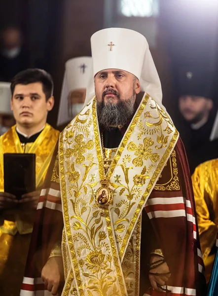 KYIV, UKRAINE - 15 Aralık 2020: Birleşme Konseyi 'nin ikinci kuruluş yıldönümü vesilesiyle kutlama hizmeti. Kyiv Metropolitan Epifanius ve Tüm Ukrayna