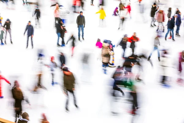 Hareket Buz Pateni Pistinde Kayan Insanların Görüntüsünü Bulanıklaştırdı Buz Pateni — Stok fotoğraf